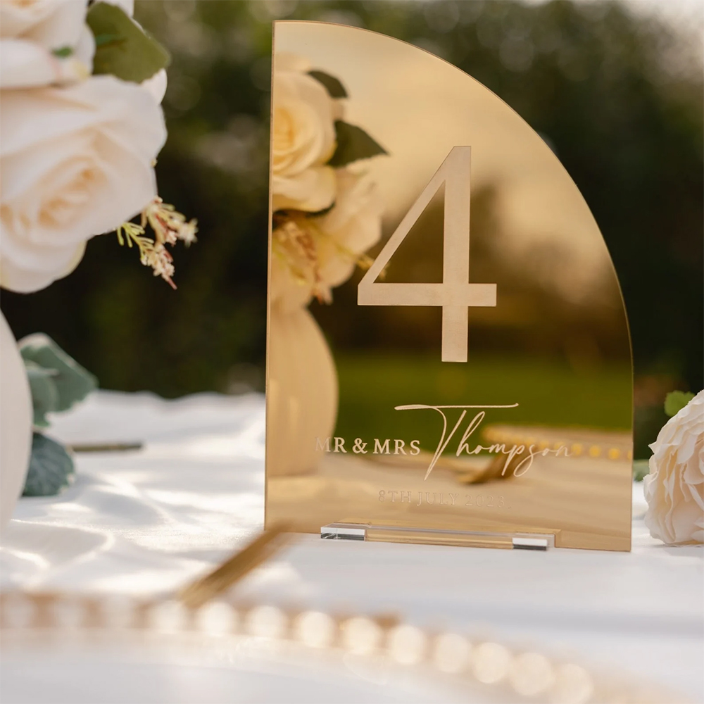 لافتة بار مخصصة للزفاف من الأك - مراجعة Table Number Gold وسعره