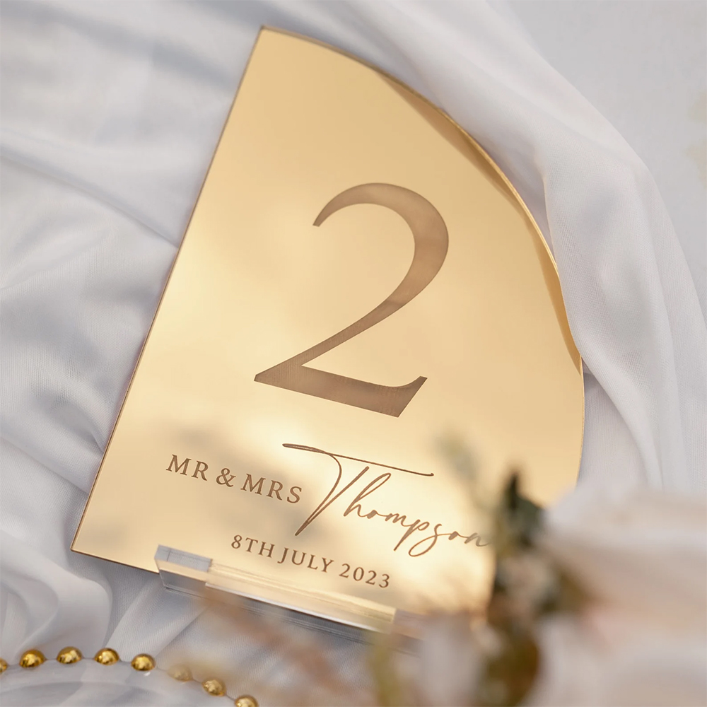 لافتة بار مخصصة للزفاف من الأك - مراجعة Table Number Gold وسعره